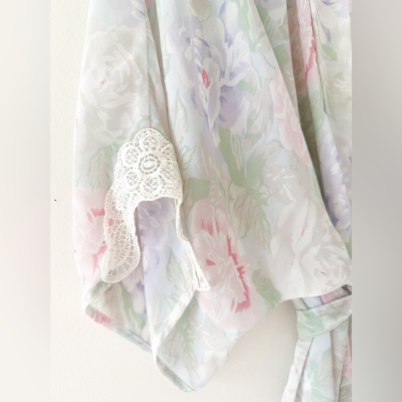 Vintage Floral Sheer Robe - Knee Length, Short Sleeve- Size Medium - Picture 3 of 7